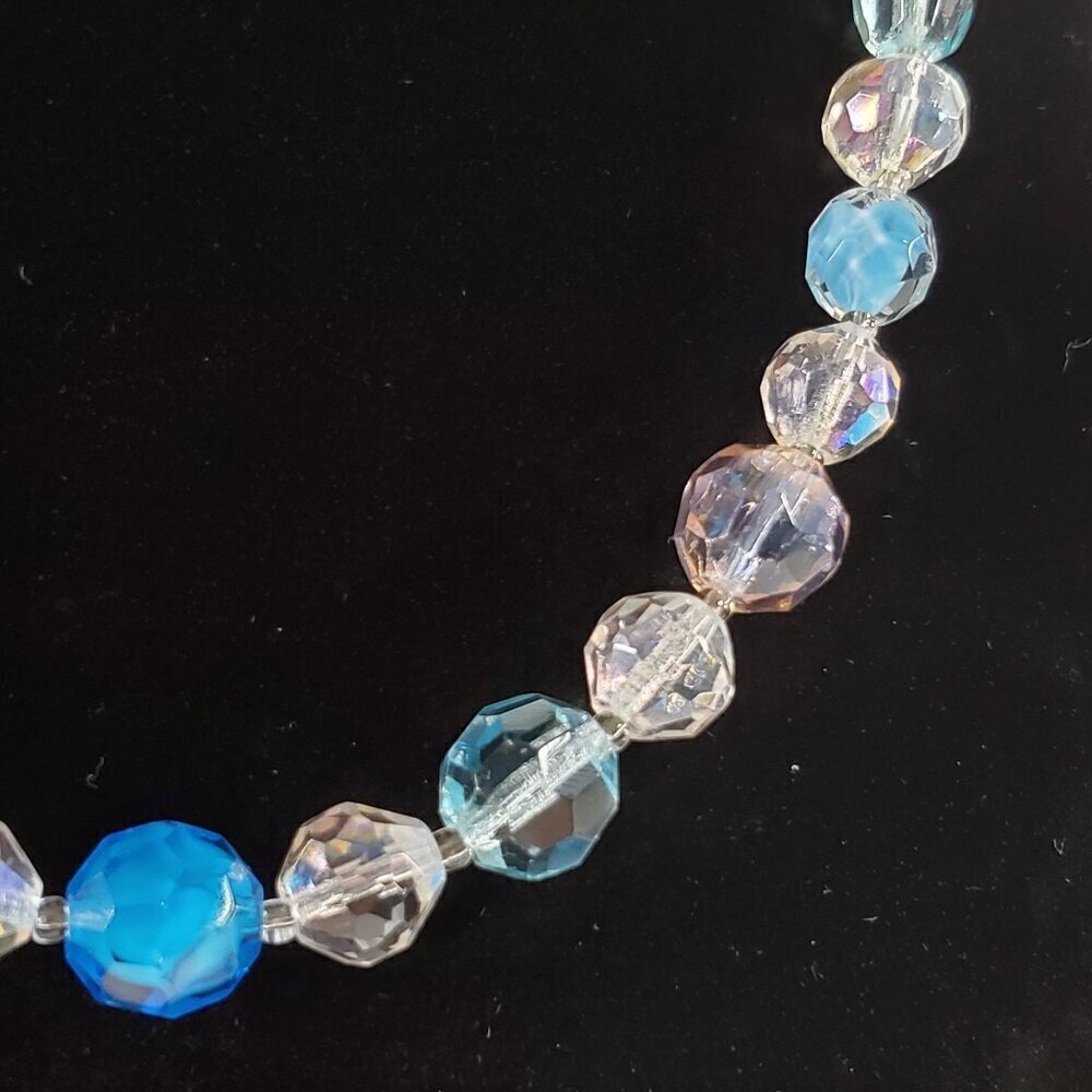 Vintage Lisner Blue and white Glass Bead Necklace & Earrings Set Aurora Borealis - Picture 4 of 16